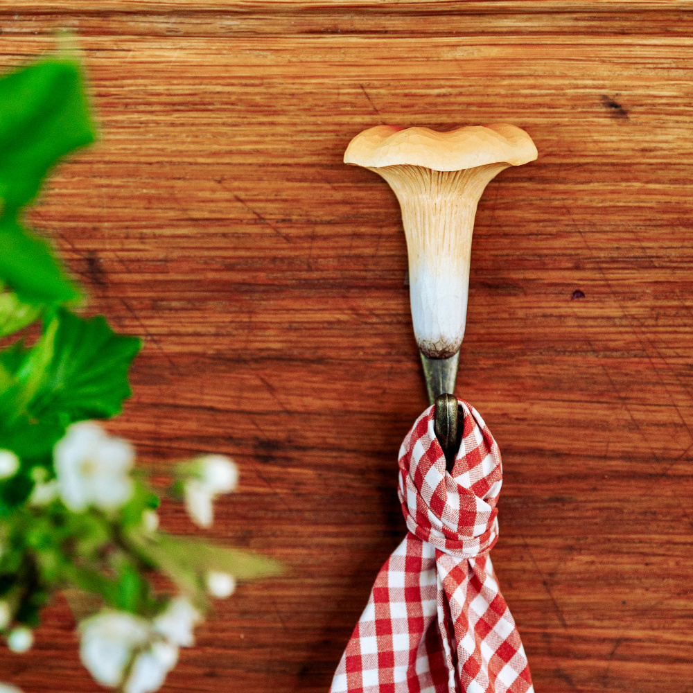 Wildlife Garden hook - chanterelle - Image 2