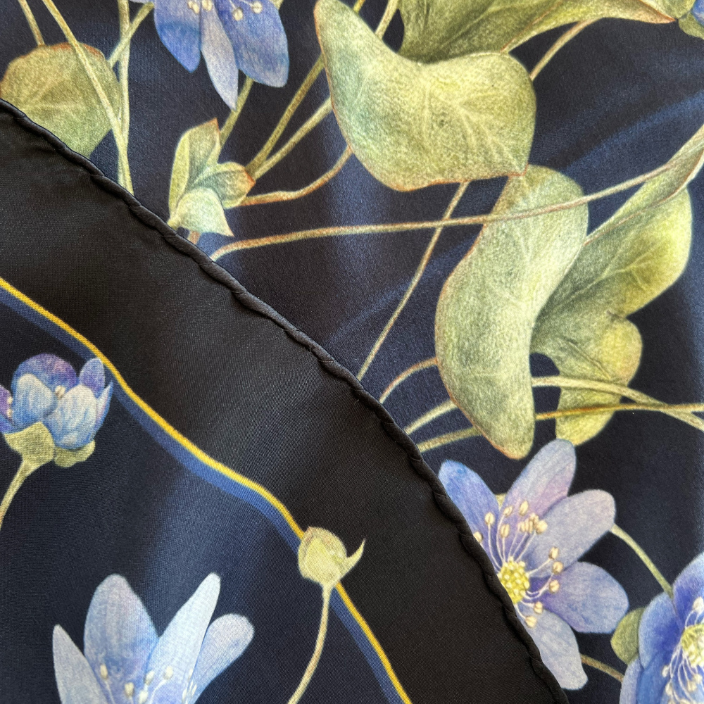 Koustrup & Co. sidenscarf, 50x50 - Blå anemon - Bild 3