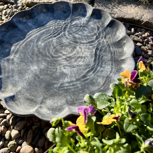 ELDgarden fågelbad i blomdesign