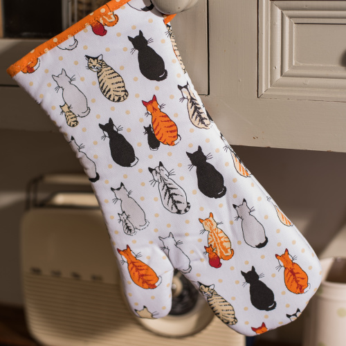 Ulster Weavers oven mitt - Cats in Waiting