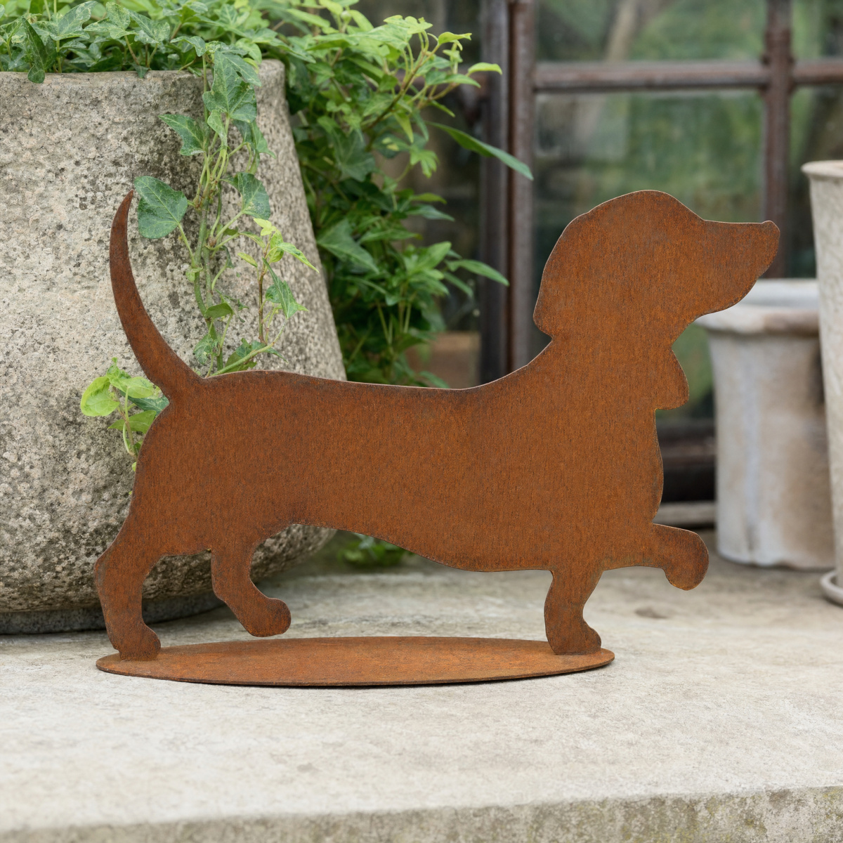 Danas jernfigur - Gravhund med løftet pote